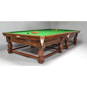 Table de billard billard français, snooker ou pool au design table de réfectoire en chene