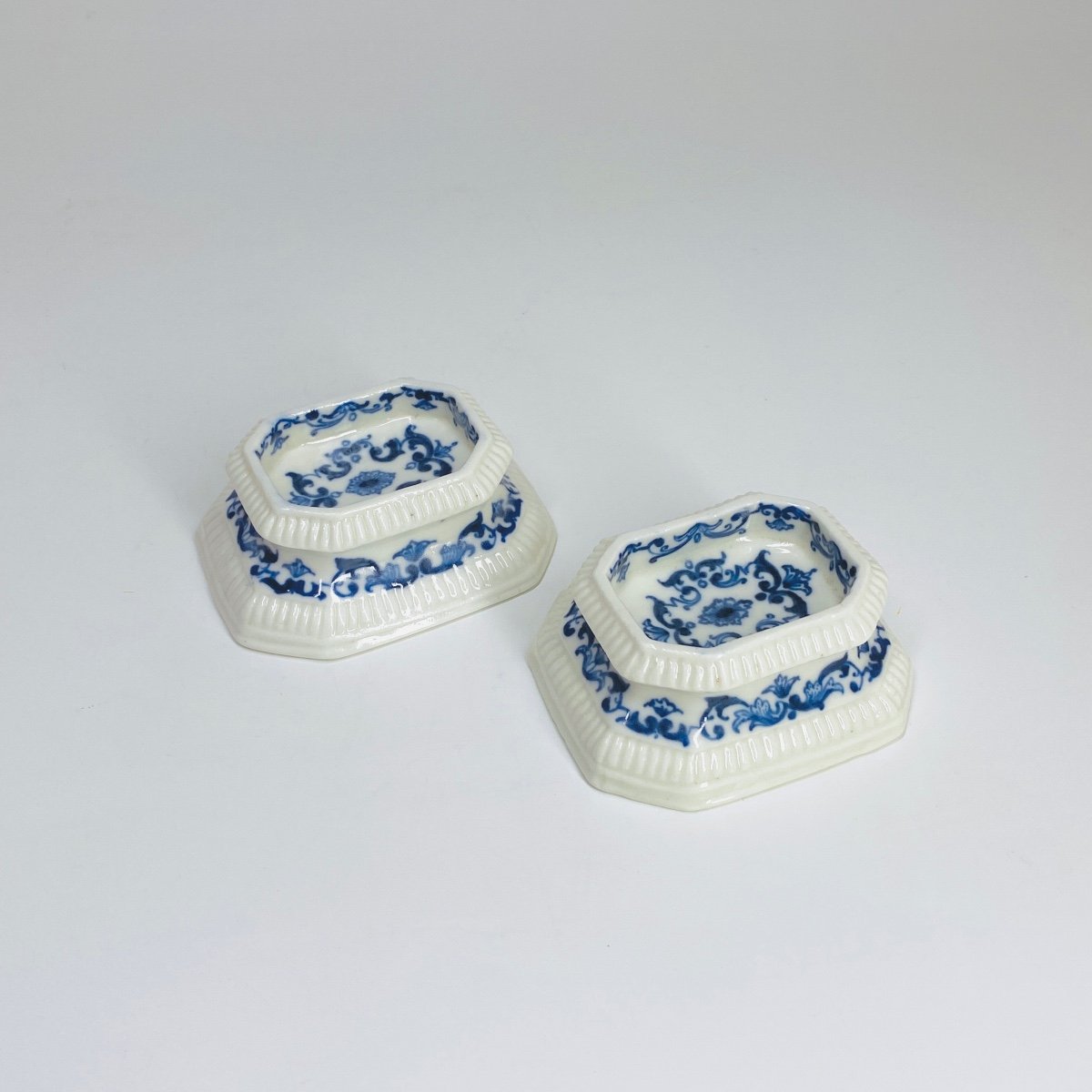 Saint-cloud - Pair Of Salt Cellars With Ironwork Decor - Early Eighteenth Century-photo-3