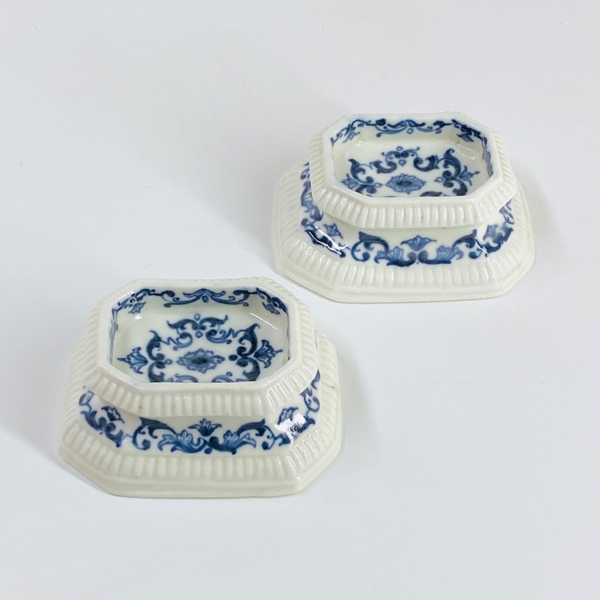 Saint-cloud - Pair Of Salt Cellars With Ironwork Decor - Early Eighteenth Century