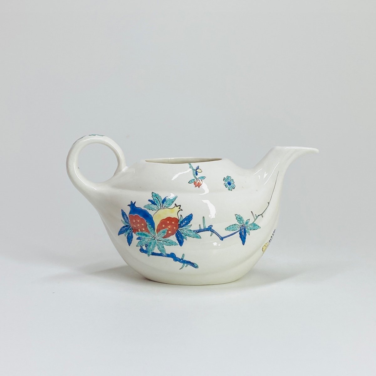 Chantilly – Théière en porcelaine tendre à décor Kakiemon – Vers 1740-photo-1