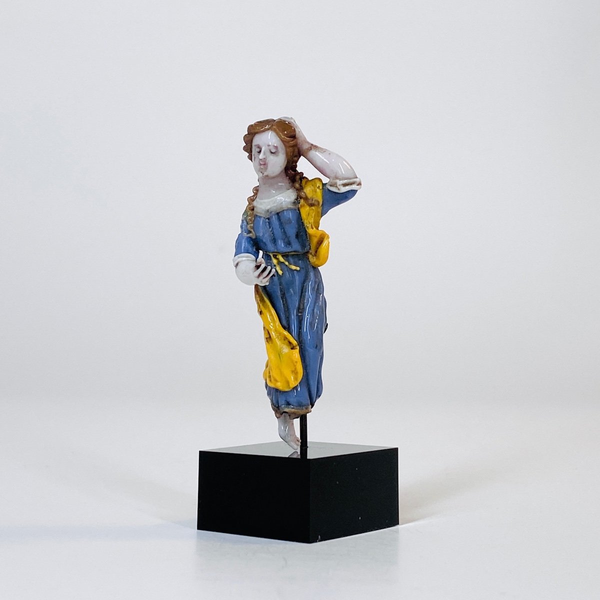 Petite statuette figurant une sainte en verre filé de Nevers - XVIIIe siècle-photo-1