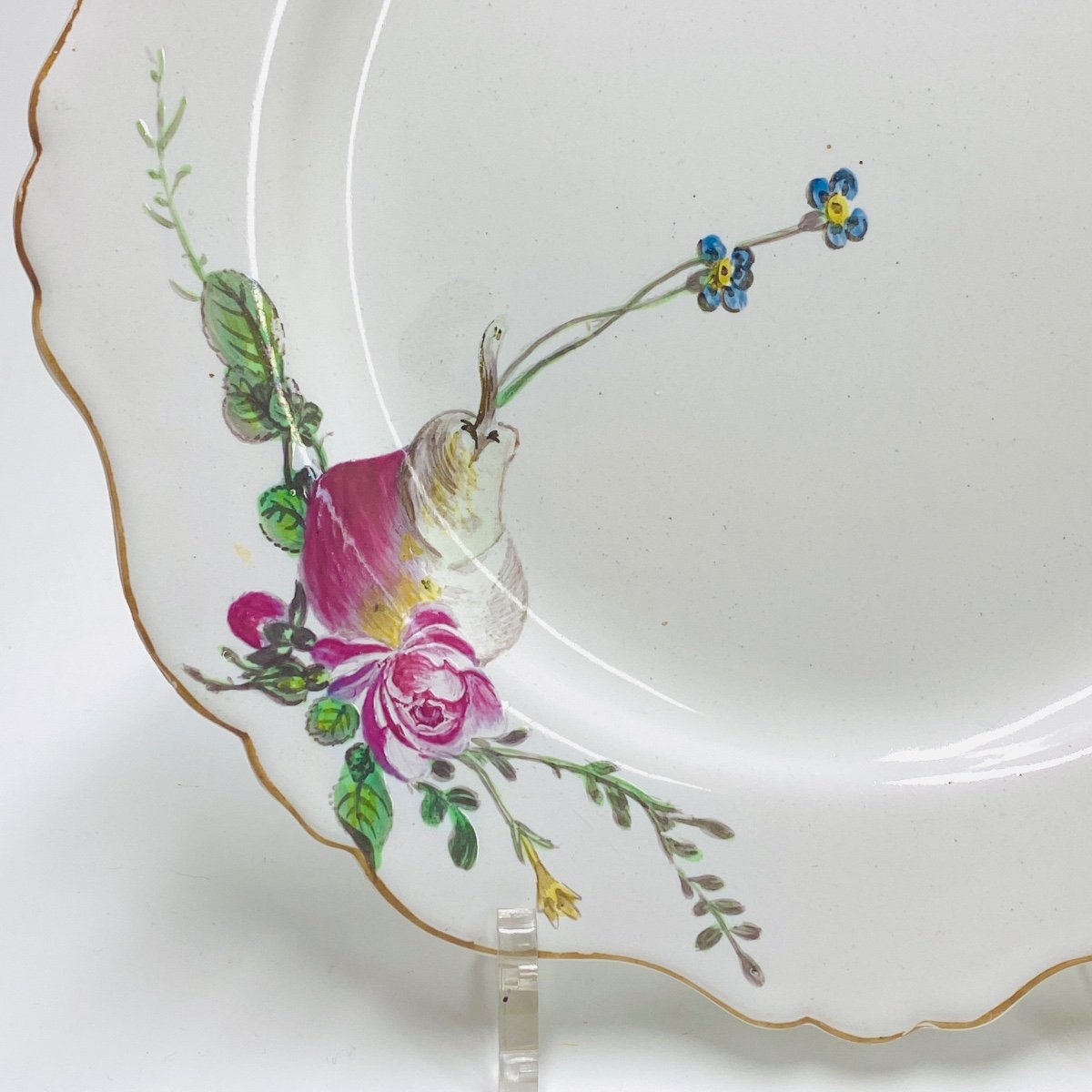 Marseille (robert) Assiette à décor de fleurs et d'une poire - XVIIIe siècle-photo-2