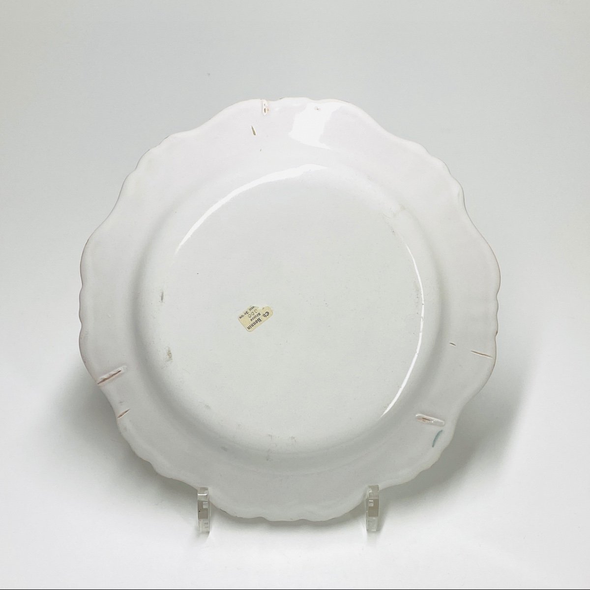 Marseille (robert) Assiette à décor de fleurs et d'une poire - XVIIIe siècle-photo-3