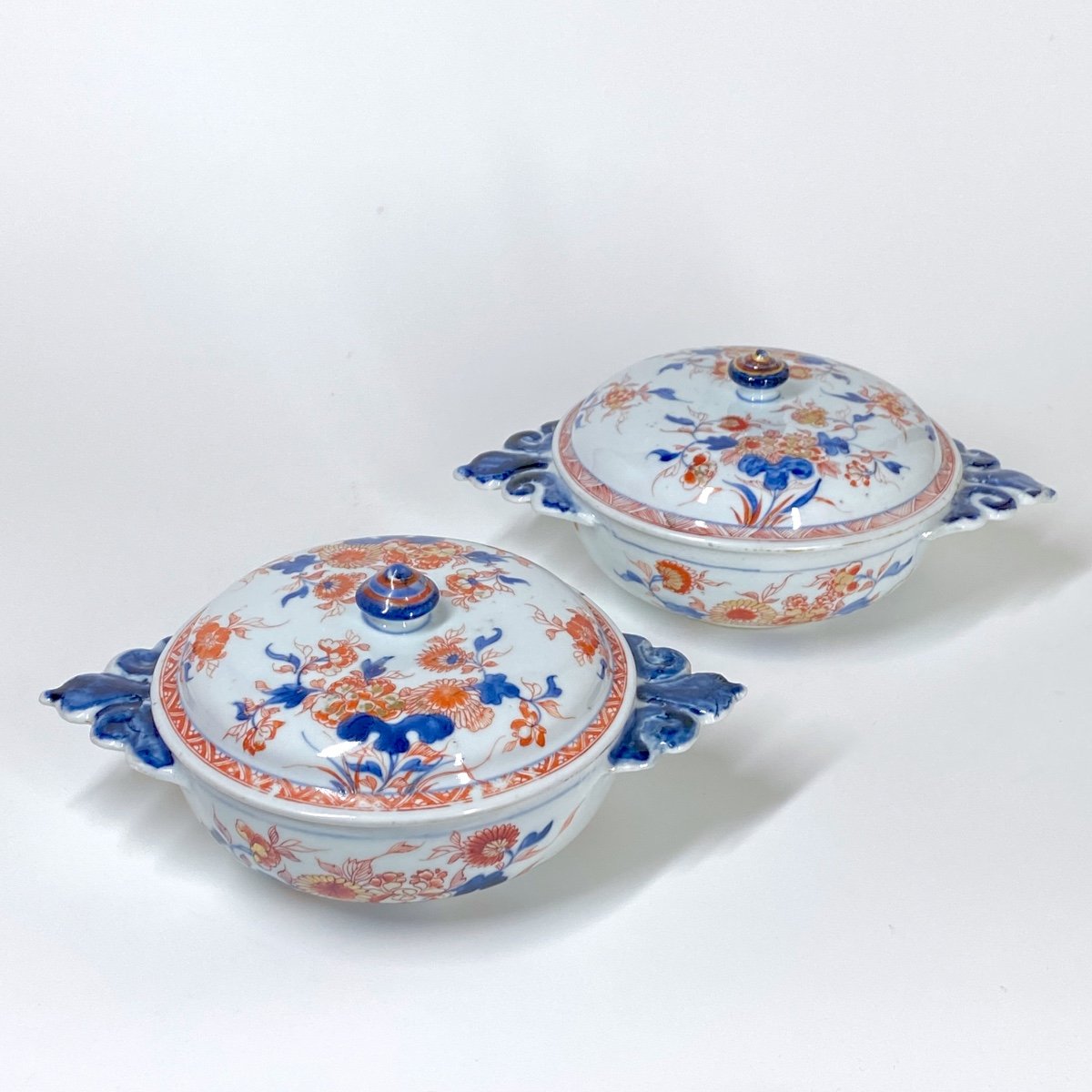 Deux écuelles en porcelaine de Chine à décor dit " Imari " - Début du XVIIIe siècle