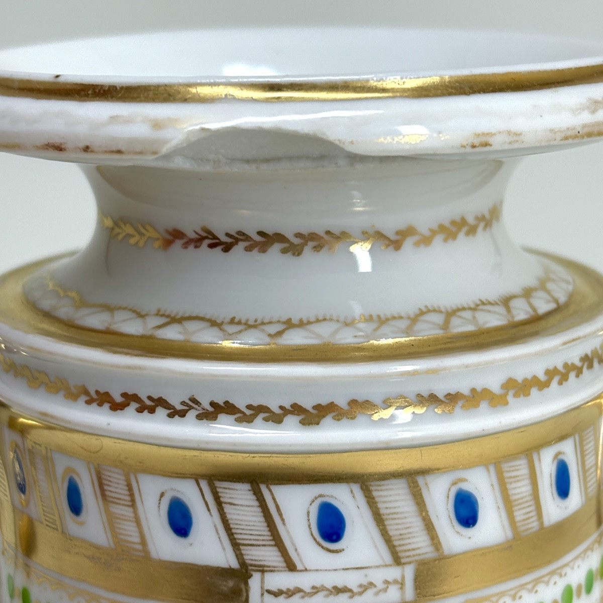 Bordeaux Porcelain Vase - Late Eighteenth Century-photo-4