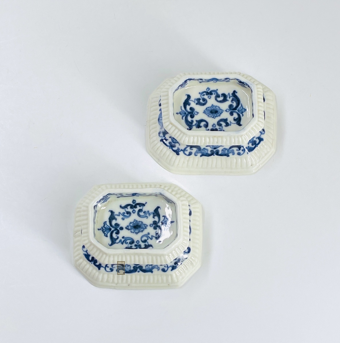 Paire de salerons en porcelaine de Saint-Cloud - XVIIIe siècle-photo-3