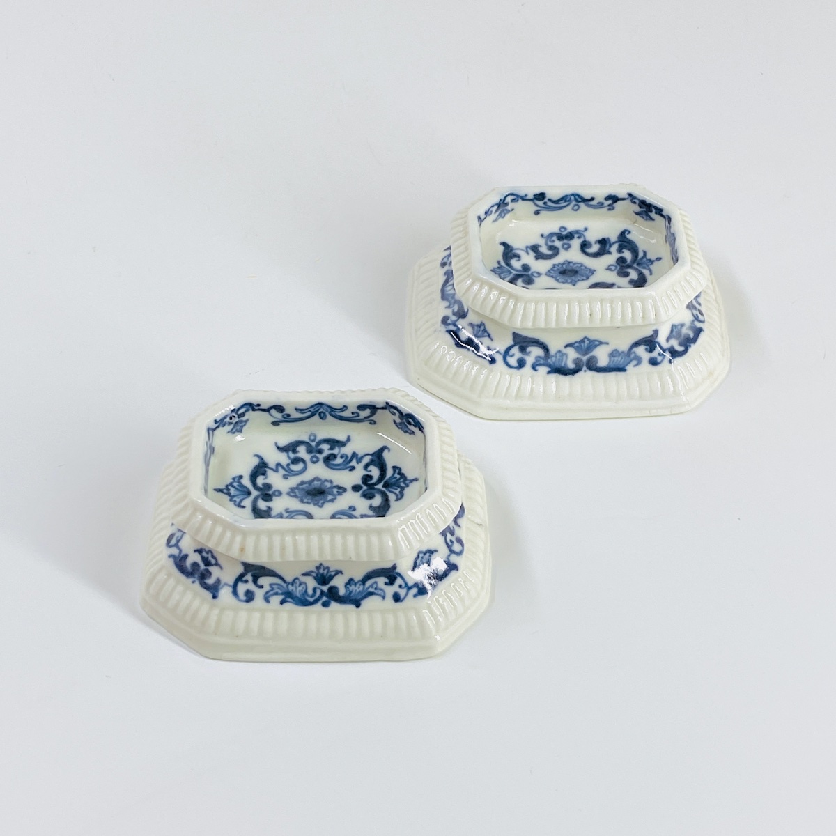Paire de salerons en porcelaine de Saint-Cloud - XVIIIe siècle-photo-4