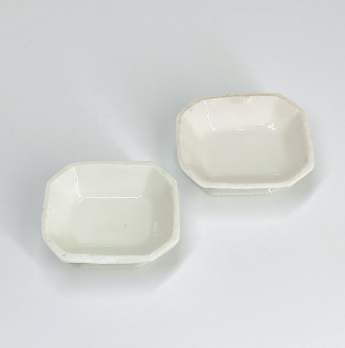 Paire de salerons en porcelaine de Saint-Cloud - XVIIIe siècle-photo-1