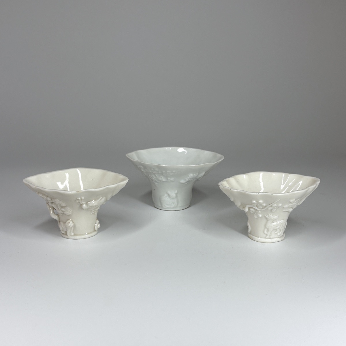 Three Libation Cups In White Chinese Porcelain - Kangxi Period-photo-2