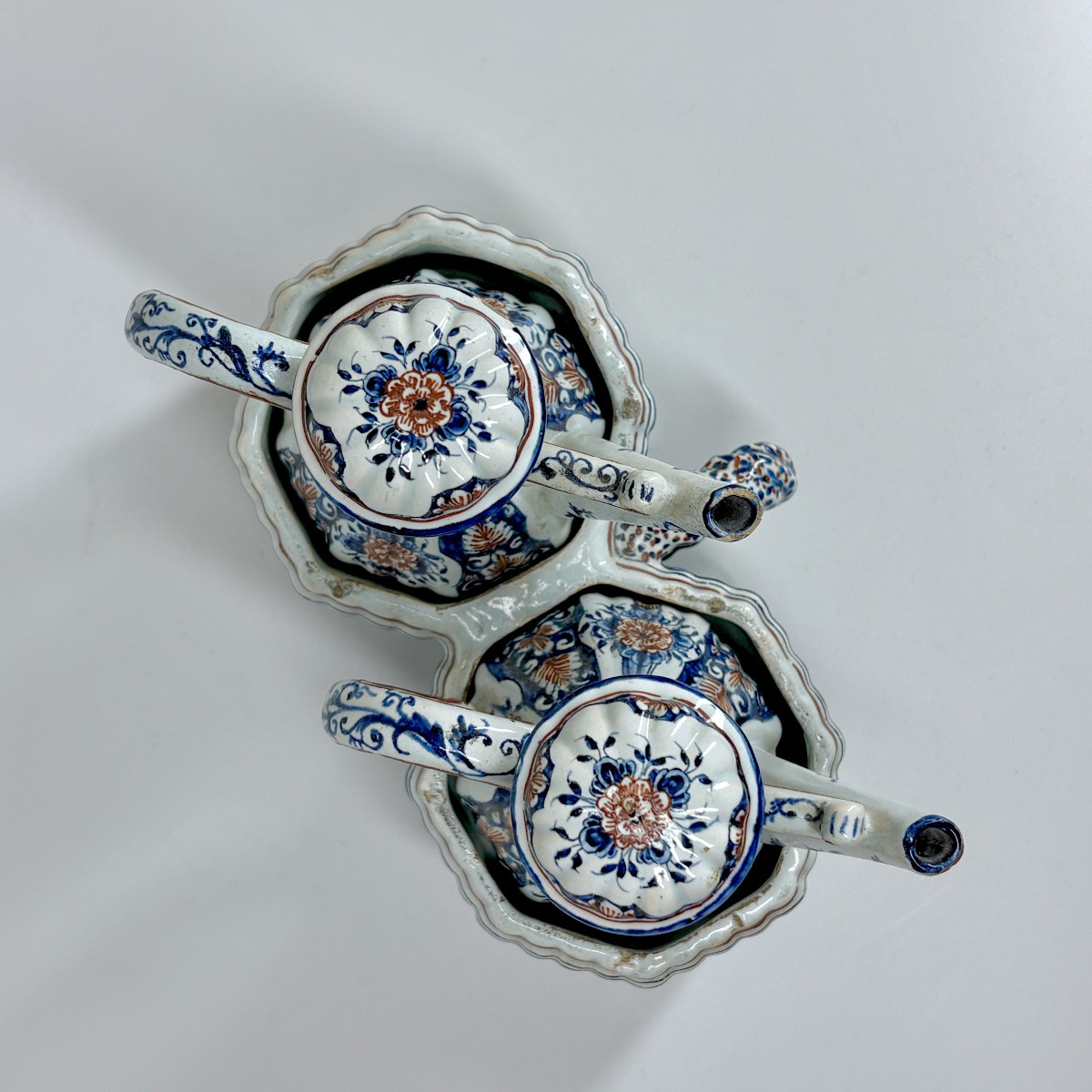 Porte-huilier et ses burettes en faïence dans le style rouennais - XIXe siècle-photo-2