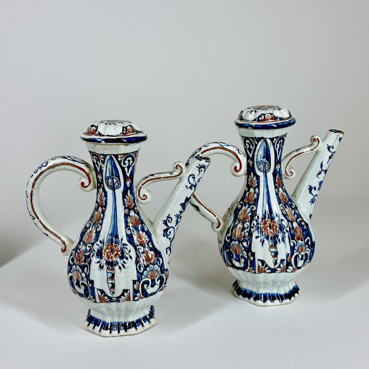 Porte-huilier et ses burettes en faïence dans le style rouennais - XIXe siècle-photo-4