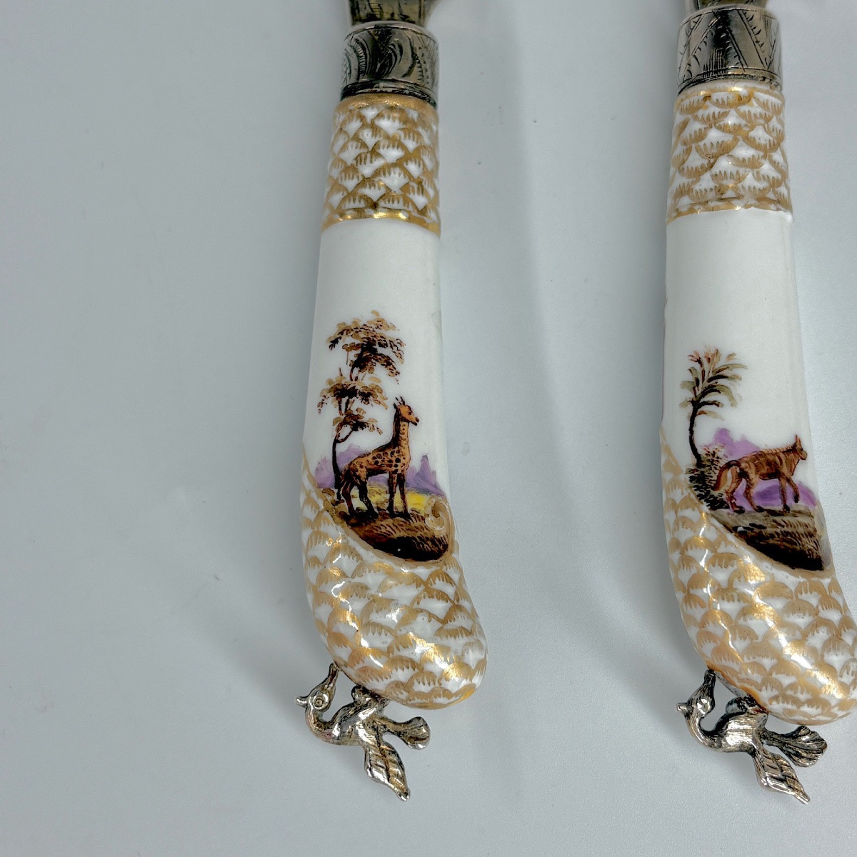 Set Of Three Meissen Porcelain Knives, One Of Which Depicts A Giraffe  Early Nineteenth Century-photo-3