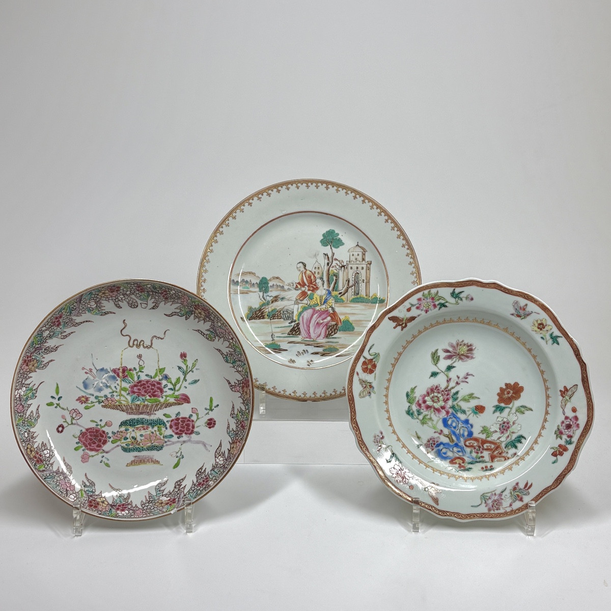 Trois assiettes en porcelaine de la compagnie de Indes - XVIIIe siècle