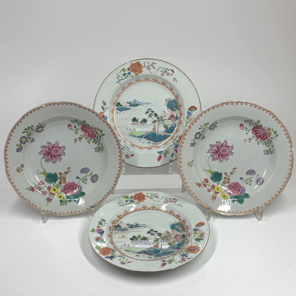 Deux paires d'assiettes en porcelaine de la compagnie de Indes - XVIIIe siècle