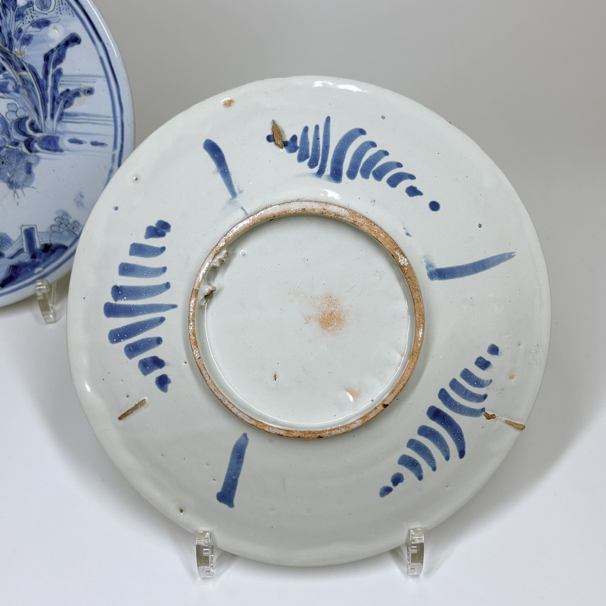 Quatre assiettes en faïence de Nevers - XVIIe siècle-photo-3