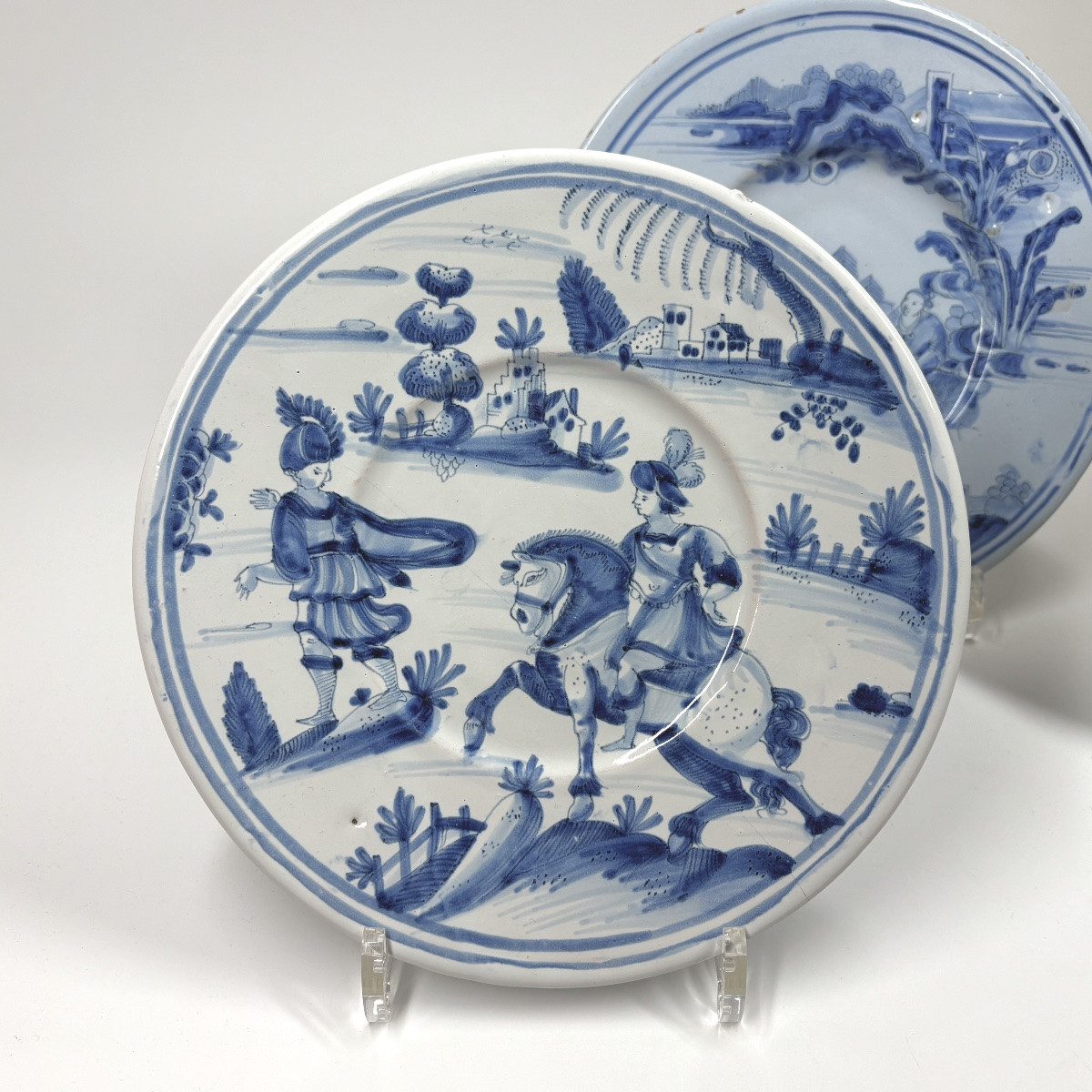 Quatre assiettes en faïence de Nevers - XVIIe siècle-photo-1