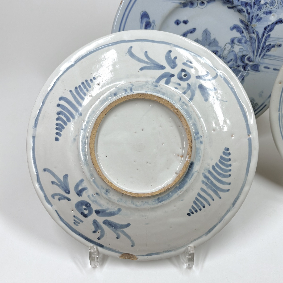 Quatre assiettes en faïence de Nevers - XVIIe siècle-photo-4