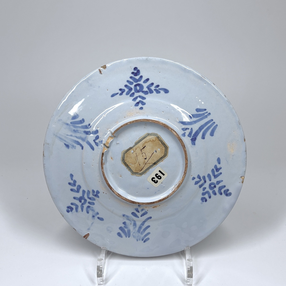 Quatre assiettes en faïence de Nevers - XVIIe siècle-photo-6