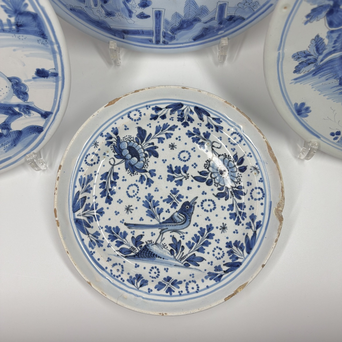 Quatre assiettes en faïence de Nevers - XVIIe siècle-photo-7