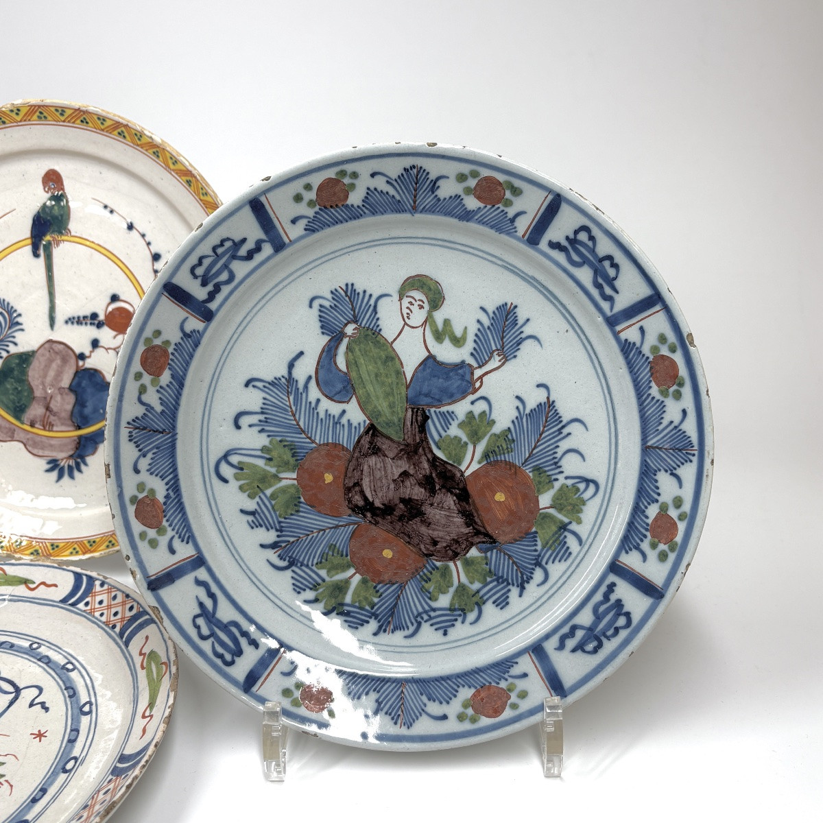 Quatre assiettes polychrome en faïence de Delft - XVIIIe siècle-photo-4