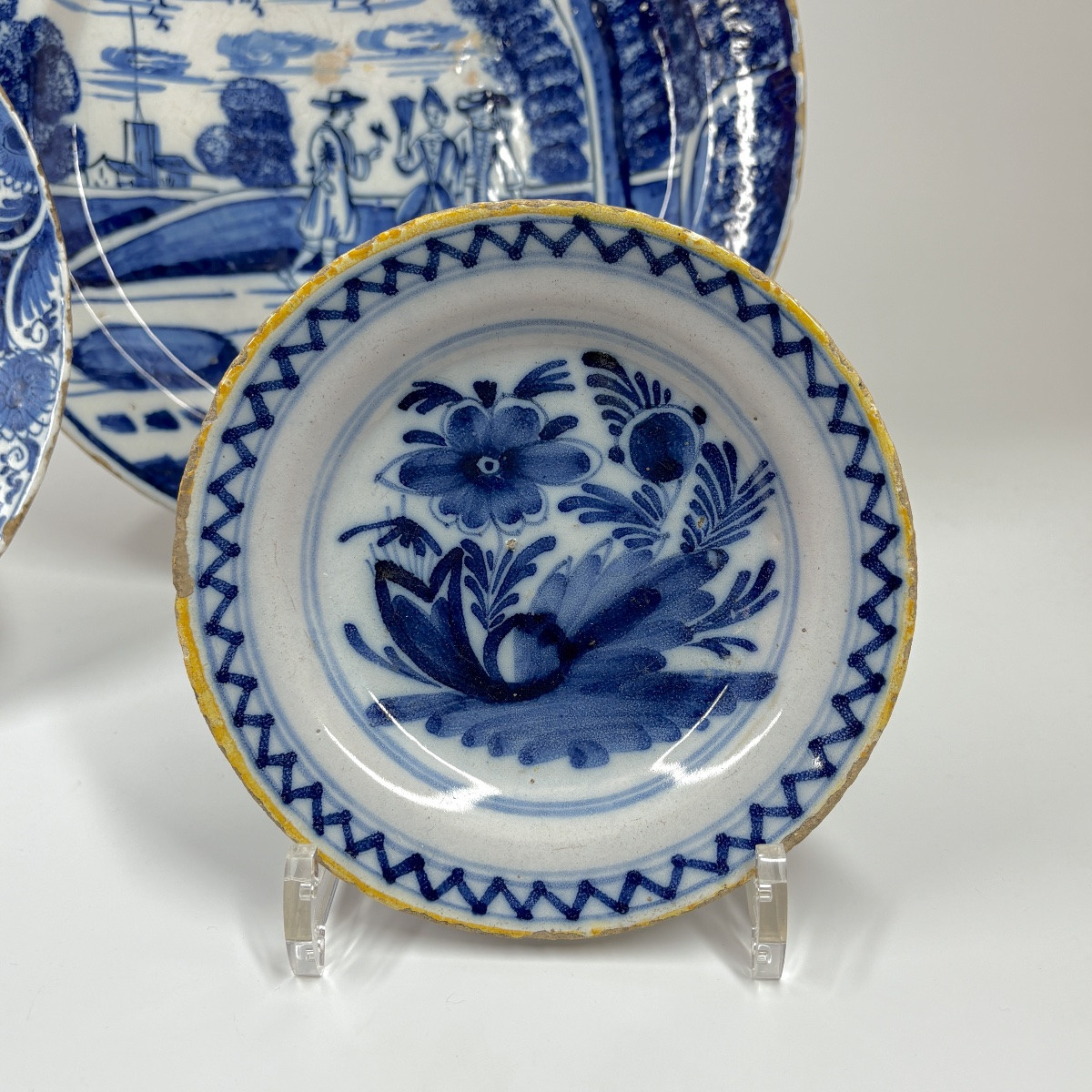 A Dish And Three Plates From Delft -18th Century-photo-4