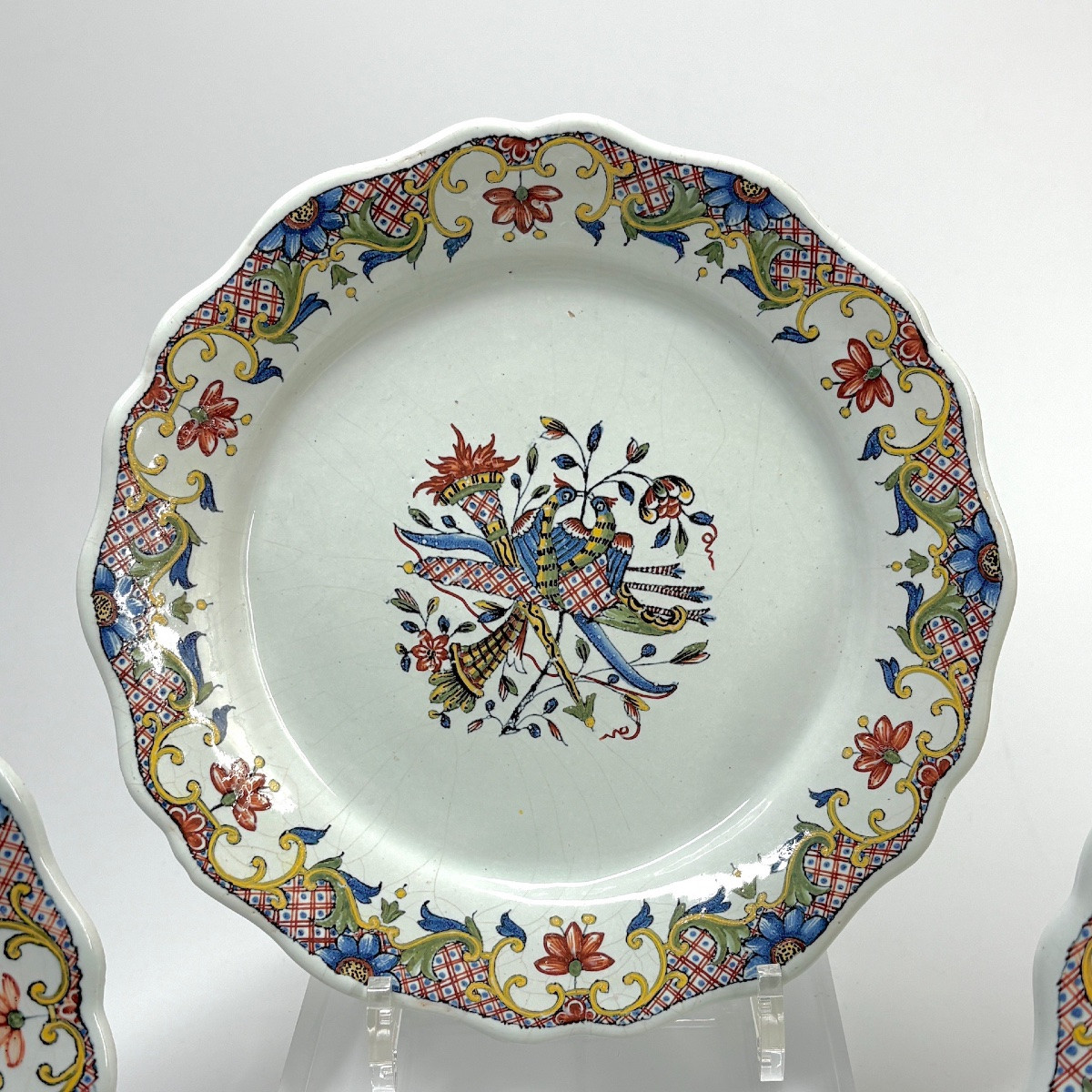 Quatre assiettes en faïence de Rouen "au carquois" - XVIIIe siècle-photo-1