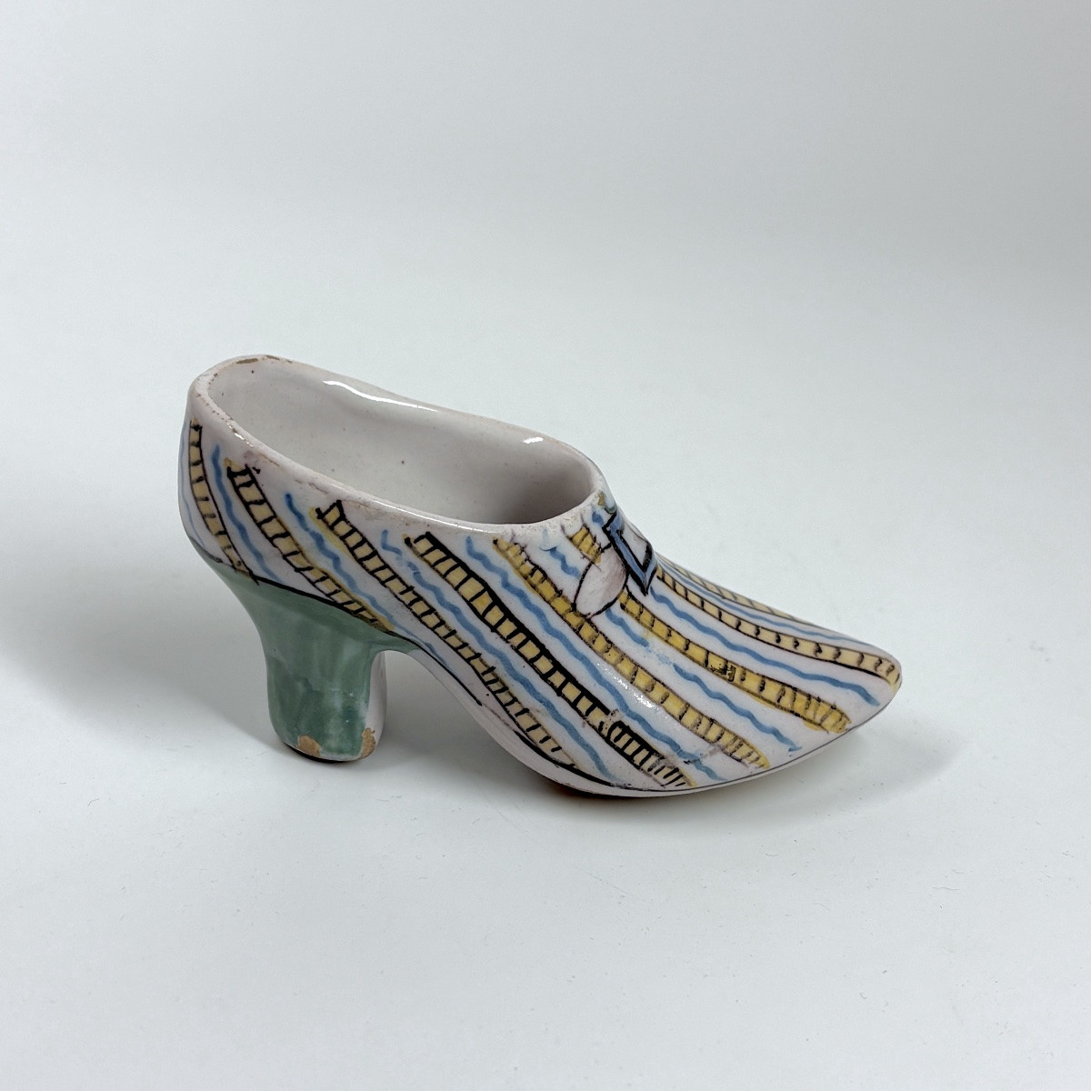 Deux chaussures en faïence de Moulins et Roanne - XVIIe siècle-photo-4
