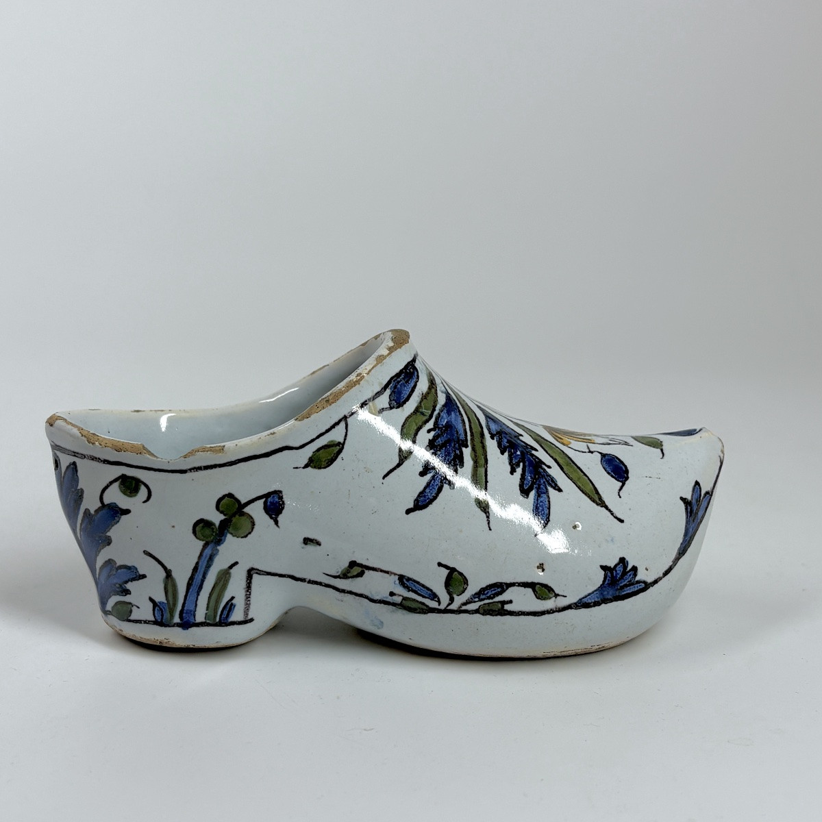 Deux chaussures en faïence de Moulins et Roanne - XVIIe siècle-photo-2