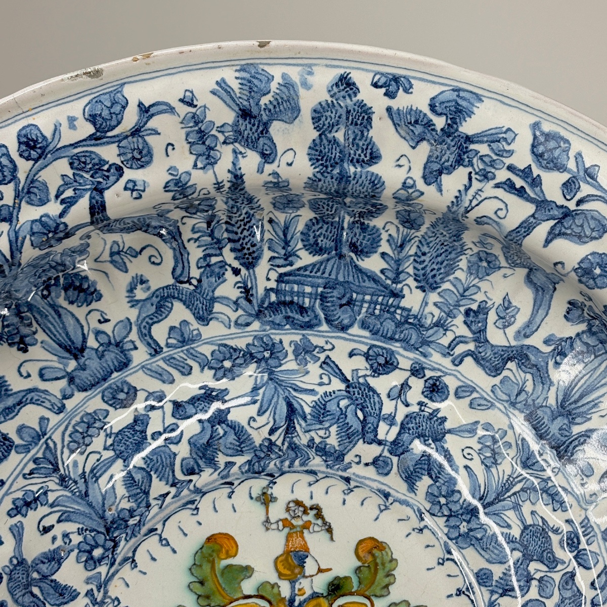 Large Savona Earthenware Dish With A Central Indentation—16th Century-photo-4
