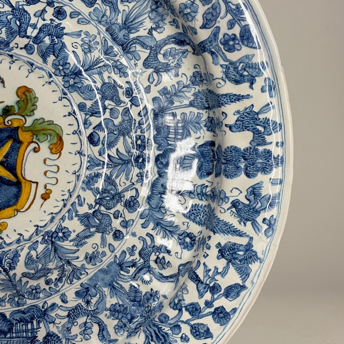 Large Savona Earthenware Dish With A Central Indentation—16th Century-photo-1
