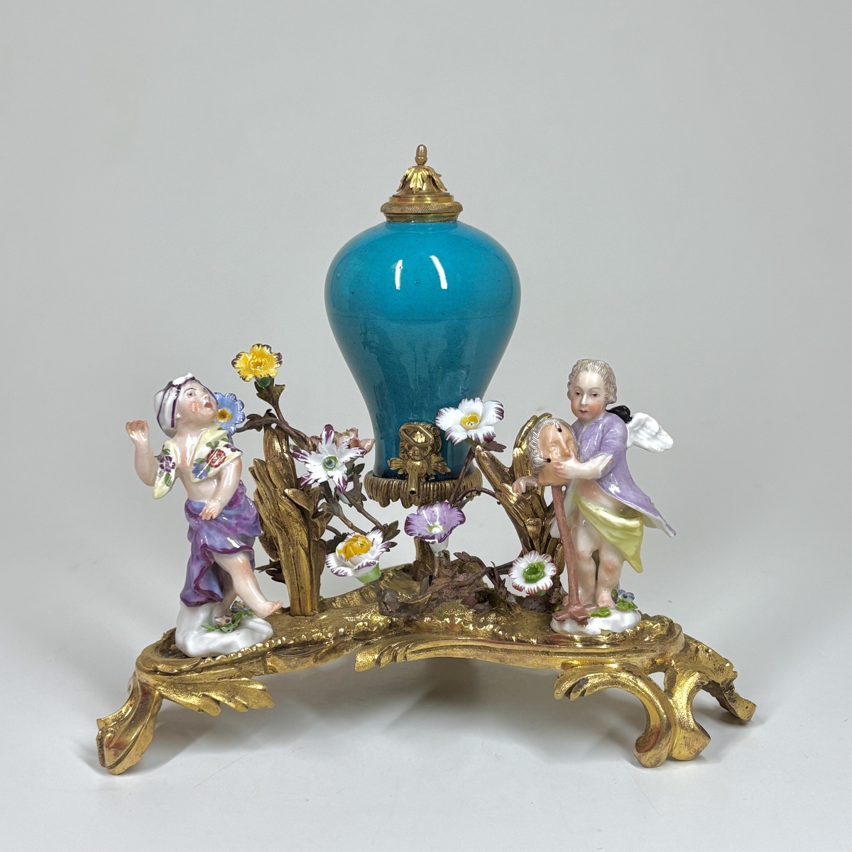 Fontaine à parfum en bronze doré et porcelaine - XIXe siècle