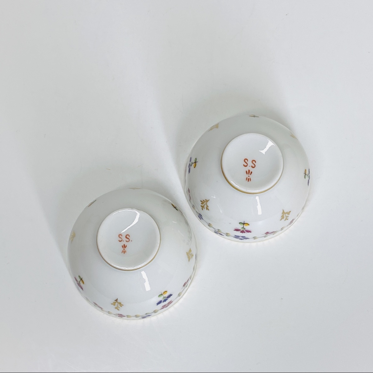 Nyon (switzerland) - Pair Of Cups Decorated With Barbel Motifs - 18th Century-photo-1