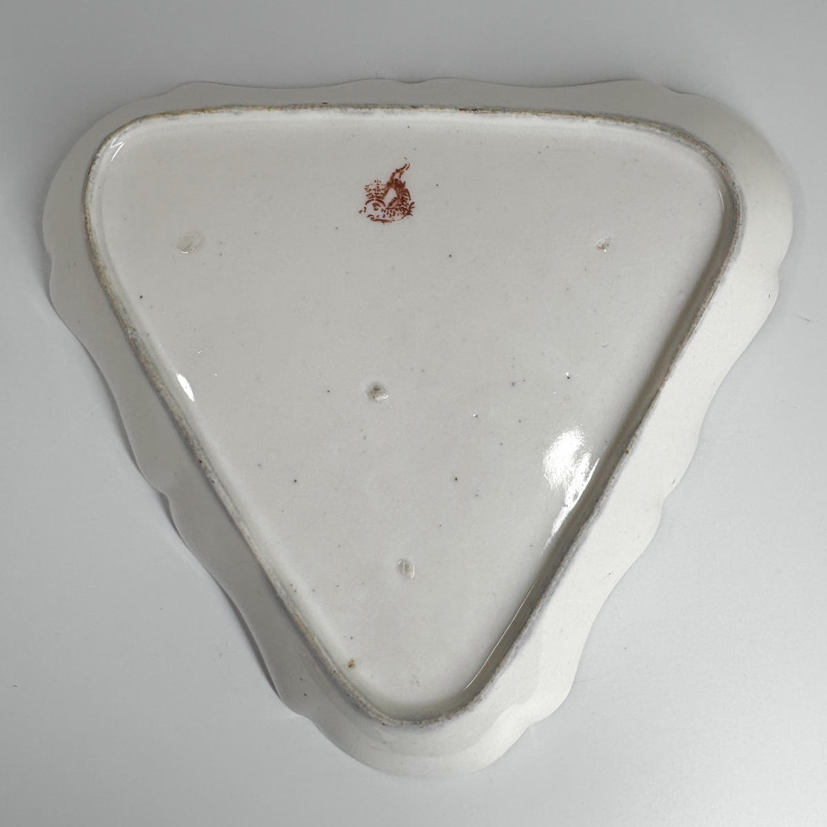 Paire de plats triangulaires en porcelaine de Lille - XVIIIe siècle-photo-2