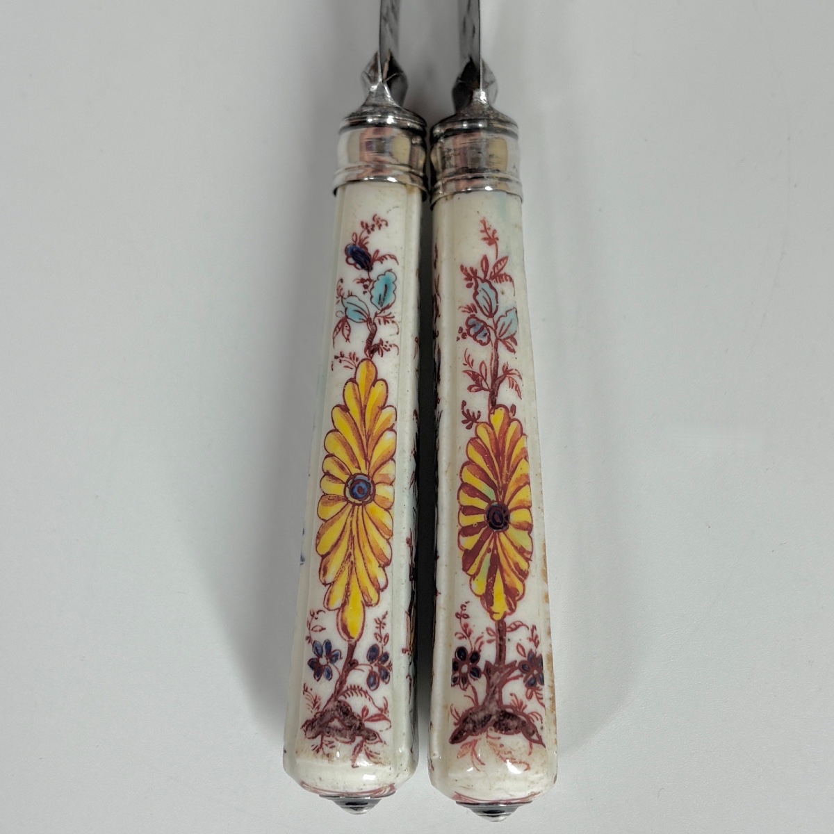 Deux couteaux de Villeroy-Mennecy à décor de pagodes chinoises - XVIIIe siècle-photo-1