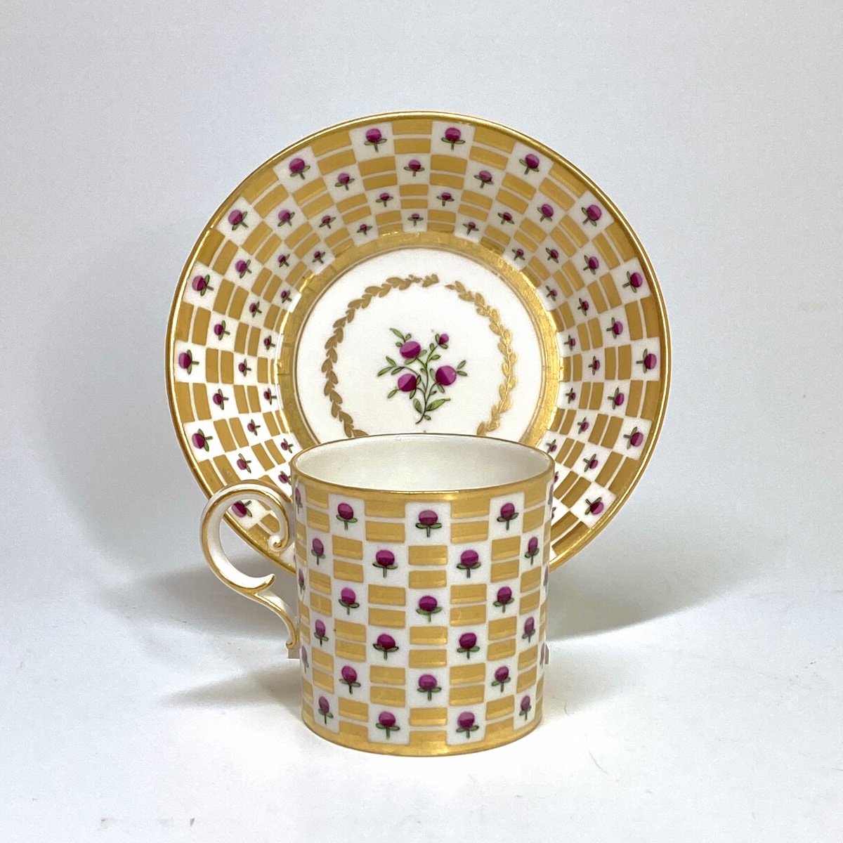 Sèvres - Tasse litron et sa soucoupe en porcelaine dure - XVIIIe siècle