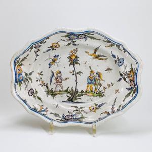 Lyon - Dish Decorated With Grotesques - Eighteenth Century