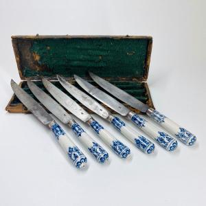 Coffret De Six Grands Couteaux En Porcelaine De Saint-cloud - XVIIIe Siècle