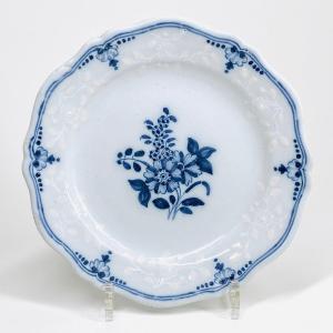 Saint-omer - Plate With "bianco Sopra Bianco" Decoration - Eighteenth Century