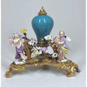 Fontaine à parfum en bronze doré et porcelaine - XIXe siècle