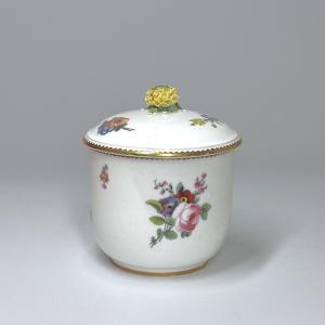Pot à sucre Calabre en porcelaine de Sèvres - XVIIIe siècle