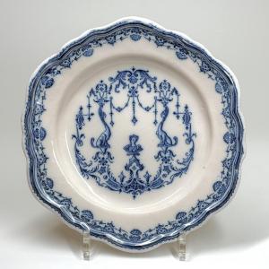 Moustiers Earthenware Plate With "bérain" Decoration - 18th Century