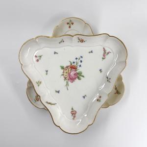 Paire de plats triangulaires en porcelaine de Lille - XVIIIe siècle