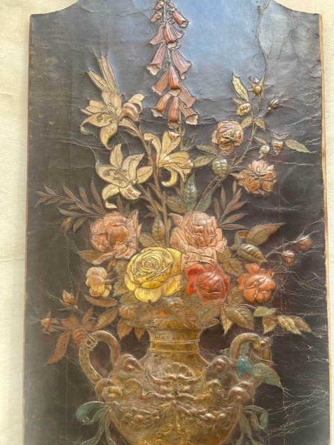19th Century Leather Panel Representing A Vase With Flowers-photo-3