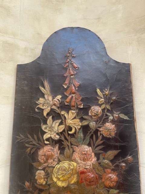 19th Century Leather Panel Representing A Vase With Flowers-photo-4