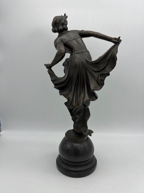 Sculpture En Bronze Sur Un Socle En Marbre Representant Une Dame Dansante, Signée A. Gory."-photo-3