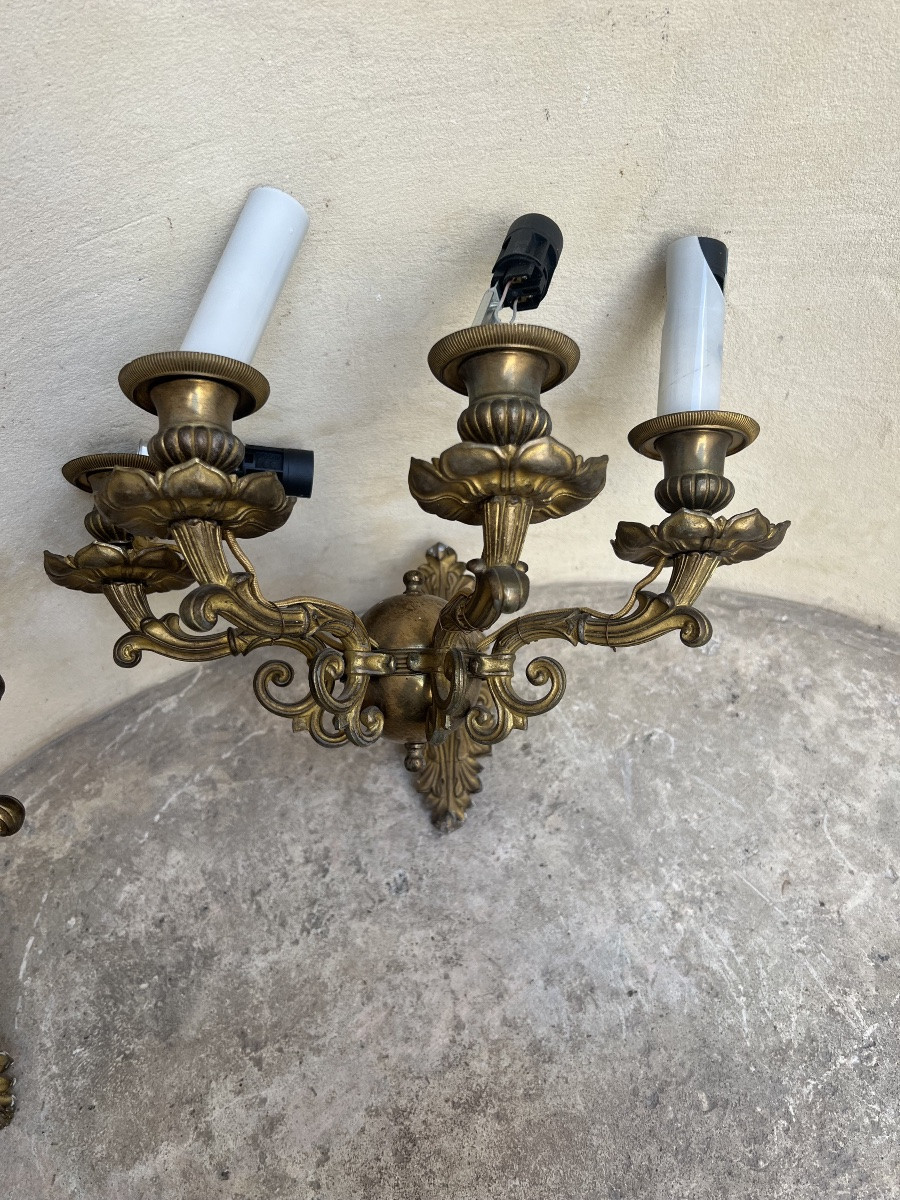 Paire d'appliques à quatre lumières en bronze doré à décor de rinceaux-photo-2