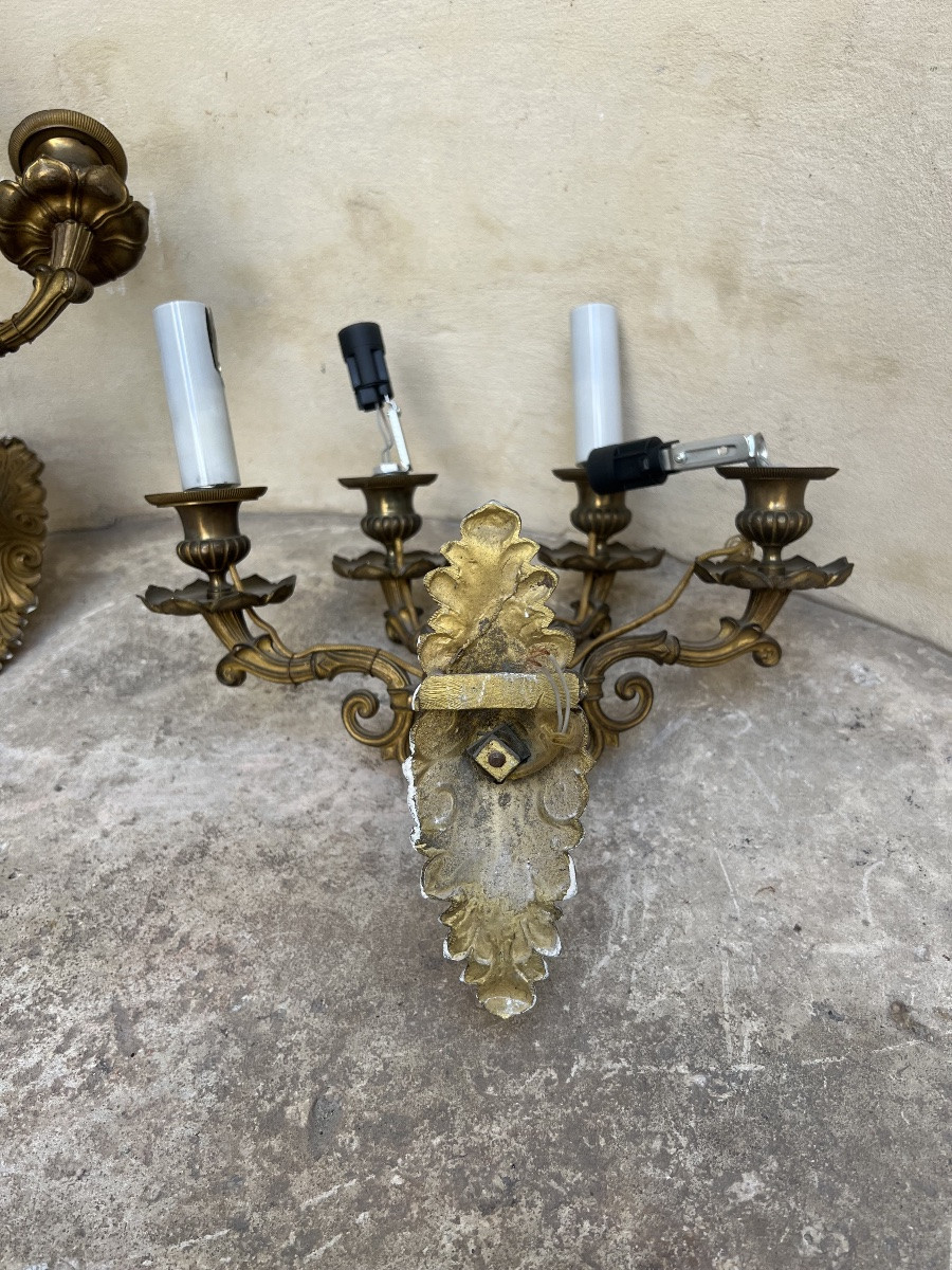Paire d'appliques à quatre lumières en bronze doré à décor de rinceaux-photo-1
