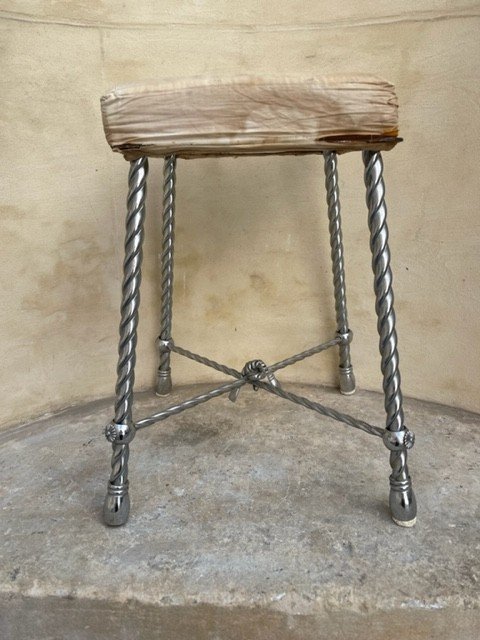 Tabouret En Métal Chromé à Quatre Pieds Torsadés . Dans Le Goût De La Maison Baguès-photo-2