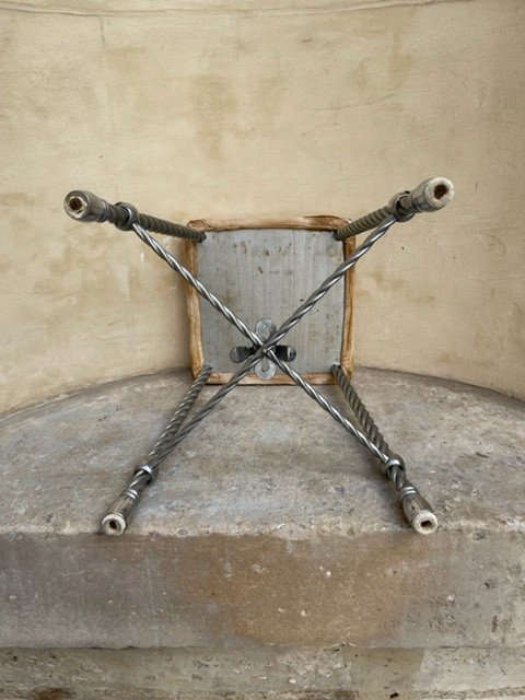 Tabouret En Métal Chromé à Quatre Pieds Torsadés . Dans Le Goût De La Maison Baguès-photo-1