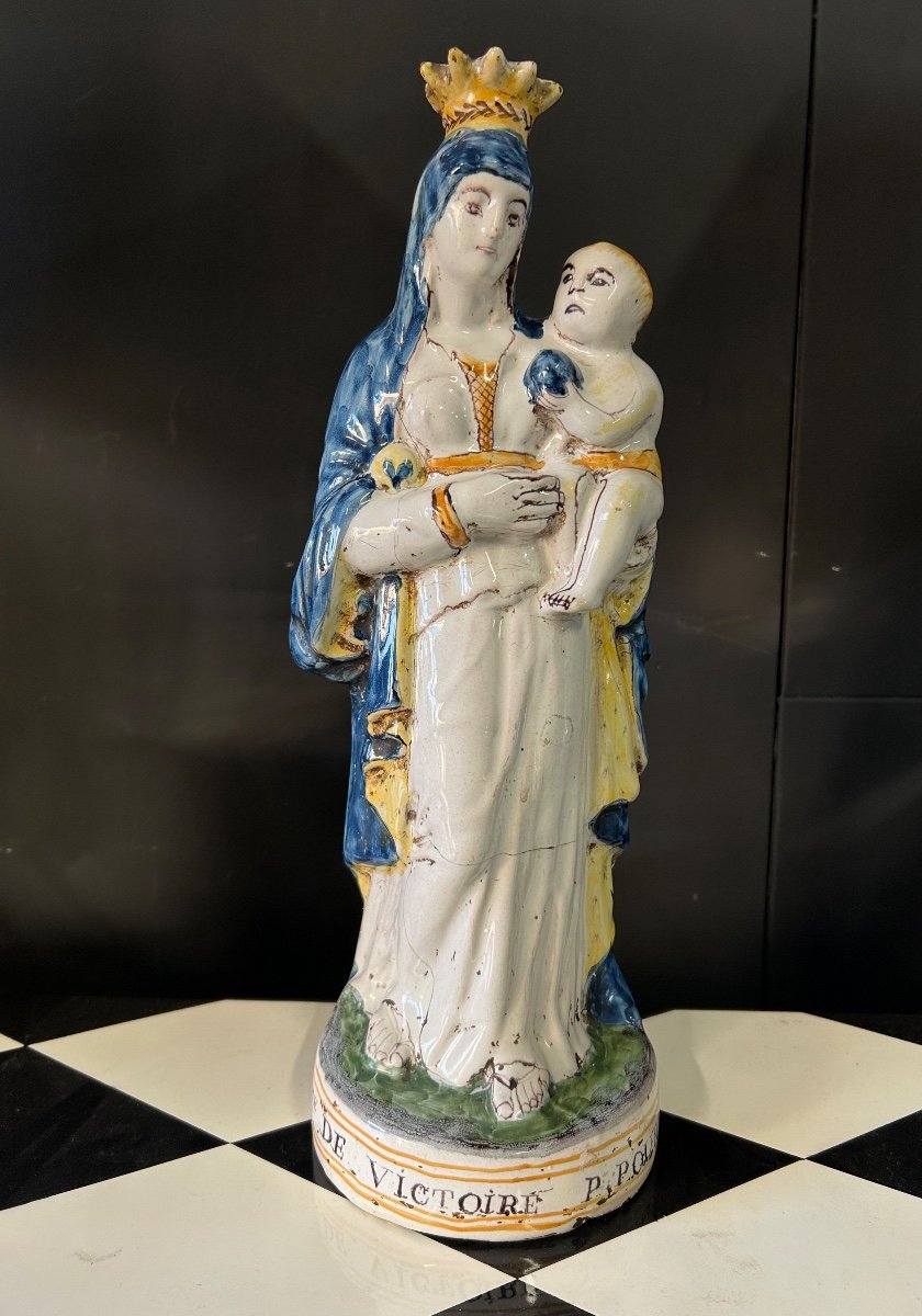 Grande Vierge D’accouchée En Faïence De Nevers «  Notre Dame Victoire Pour Nous » époque XVIIIé